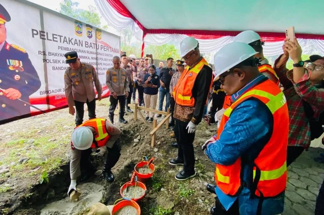 Ilustrasi berita BERITA UTAMA: Bupati John Rettob dan Kapolda Papua Tengah Letakkan Batu Pertama Pembangunan Fasilitas Kepolisian di Mimika