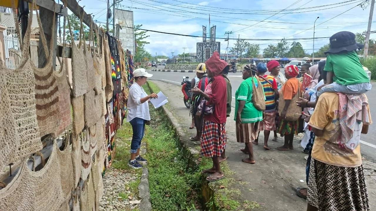 Ilustrasi berita Mimika: Dua Tahun Berturut-turut Raih Penghargaan Apkasi Expo, Dekranasda Mimika Buka Jalan Produk Lokal Menuju Pasar Nasional