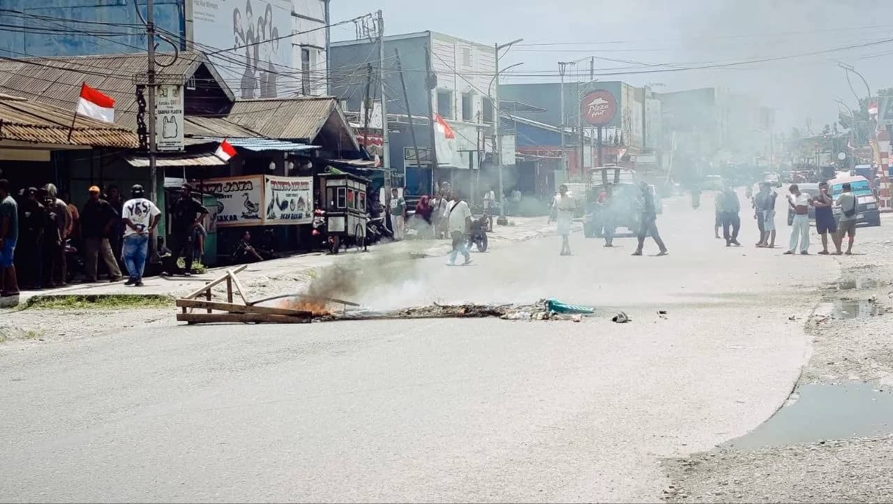 Ilustrasi berita Mimika: Buntut Pembunuhan di KM 10 Timika, Warga Palang Jalan Budi Utomo