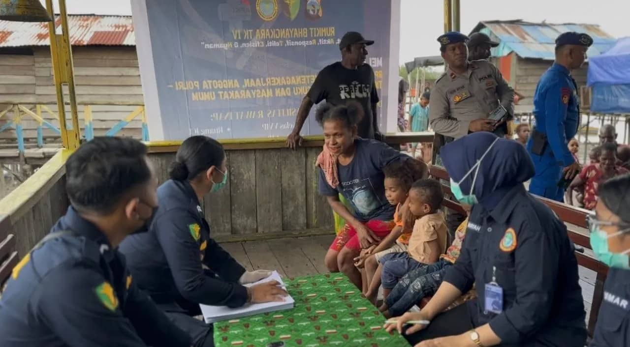 Ilustrasi berita Mimika: Bakti Kesehatan Hari Bhayangkara ke-80, Warga Kampung Kekwa Antusias Dapat Layanan Gratis dari Polda Papua Tengah