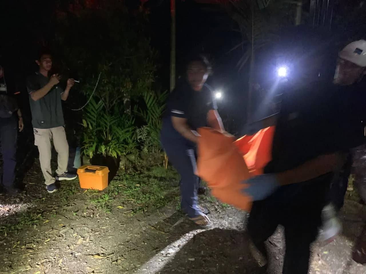 Ilustrasi berita Mimika: Seorang Pria Ditemukan Meninggal di Lorong Samping Graha Eme Neme Timika, Diduga Korban Penganiayaan