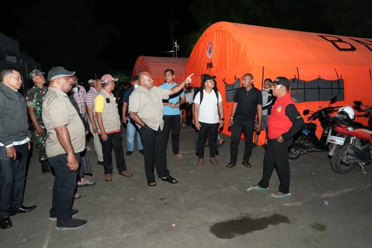 Ilustrasi berita JAYAPURA: Ribuan Warga Jayapura Utara Mengungsi, Gubernur Papua Datangi Tenda-tenda Darurat di Dok V
