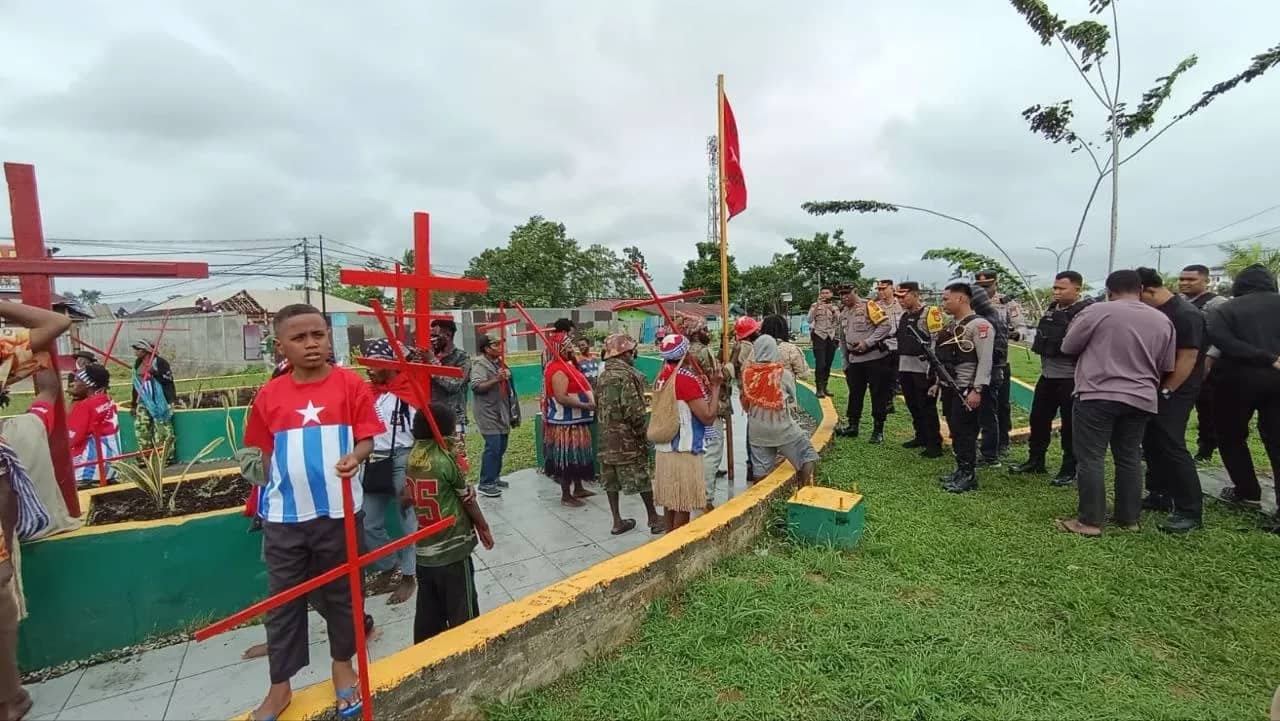 Ilustrasi berita Mimika: Polres Mimika Kerahkan 231 Personel Gabungan Cegah Konsentrasi Massa, Simpatisan KNPB Gelar Doa di Bundaran Petrosea