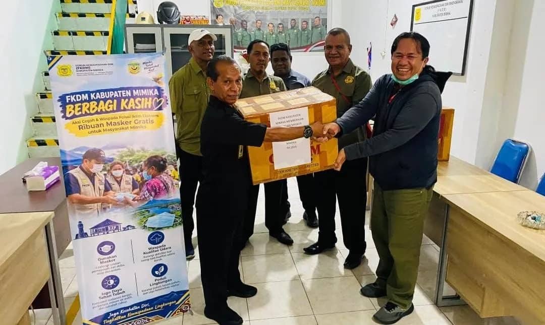 Ilustrasi berita Mimika: Peduli Dampak Polusi Udara, FKDM Mimika Bagikan 2.000 Masker untuk Wartawan dan Pelajar