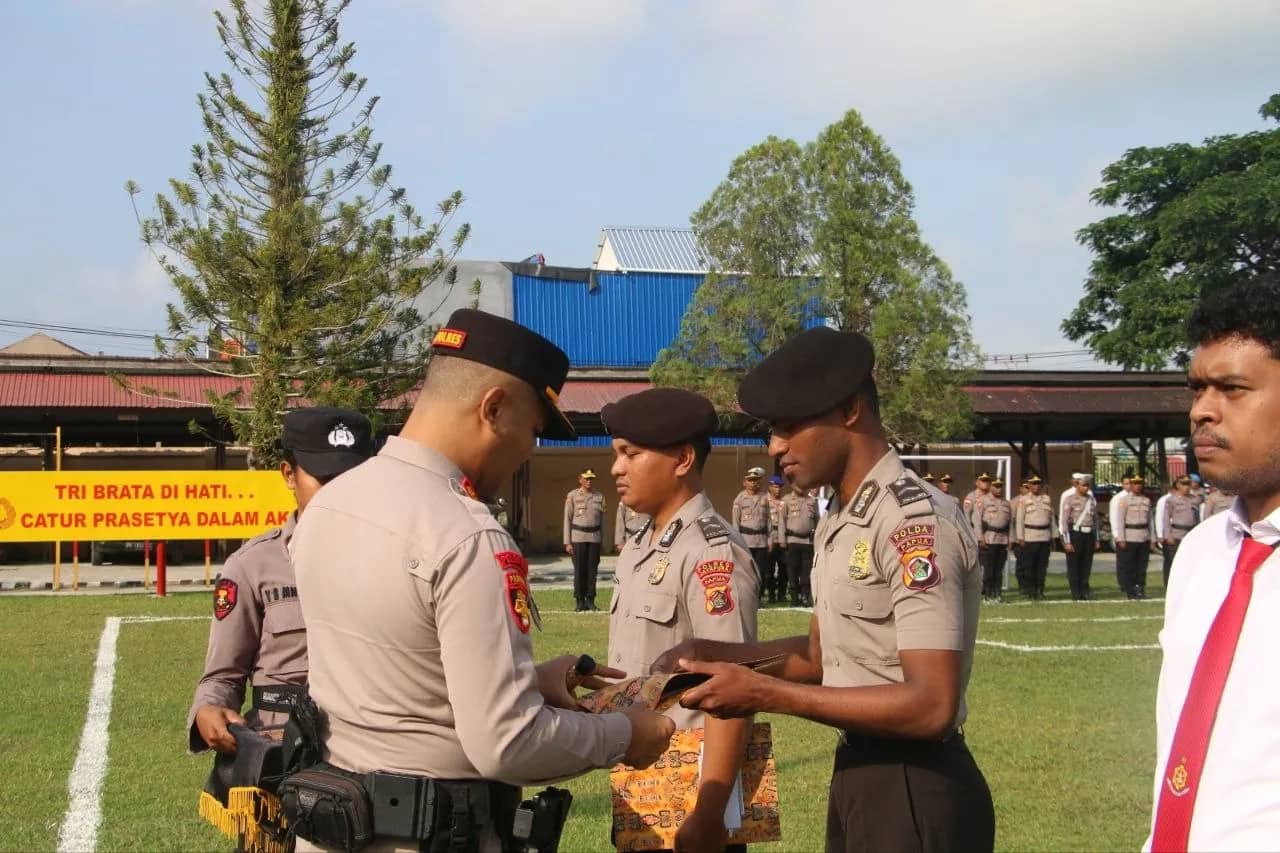 Ilustrasi berita JAYAPURA: Kapolres Jayapura Berikan Reward kepada Personel Berprestasi Ungkap Kasus Pembuangan Bayi