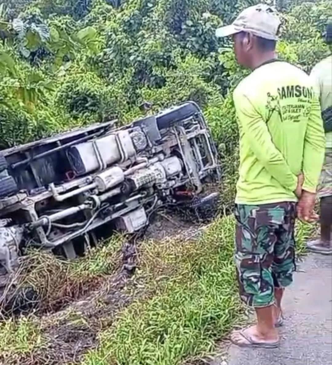 Ilustrasi berita Mimika: Truk Muatan Kayu Terbalik di Pertigaan Logpon - SP 6 Timika, Lima Orang Dilaporkan Luka-luka