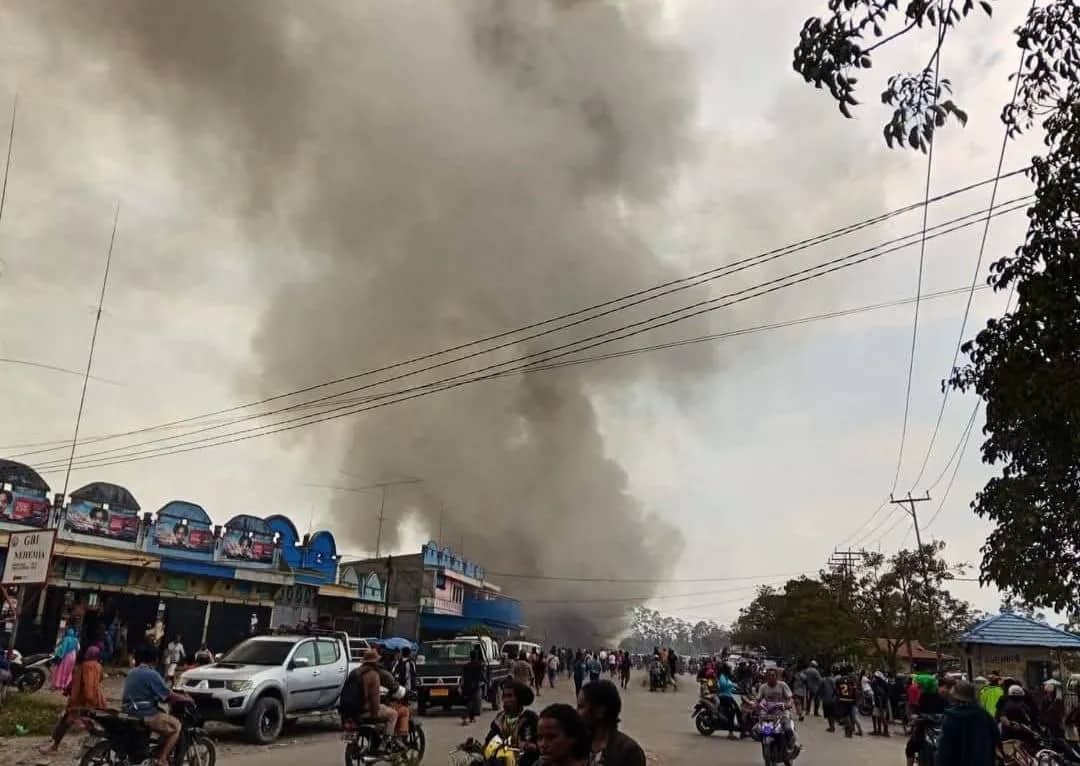 Ilustrasi berita Papua: Ruko di Pasar Baru Wamena Terbakar, Asap Hitam Tebal Membumbung Tinggi