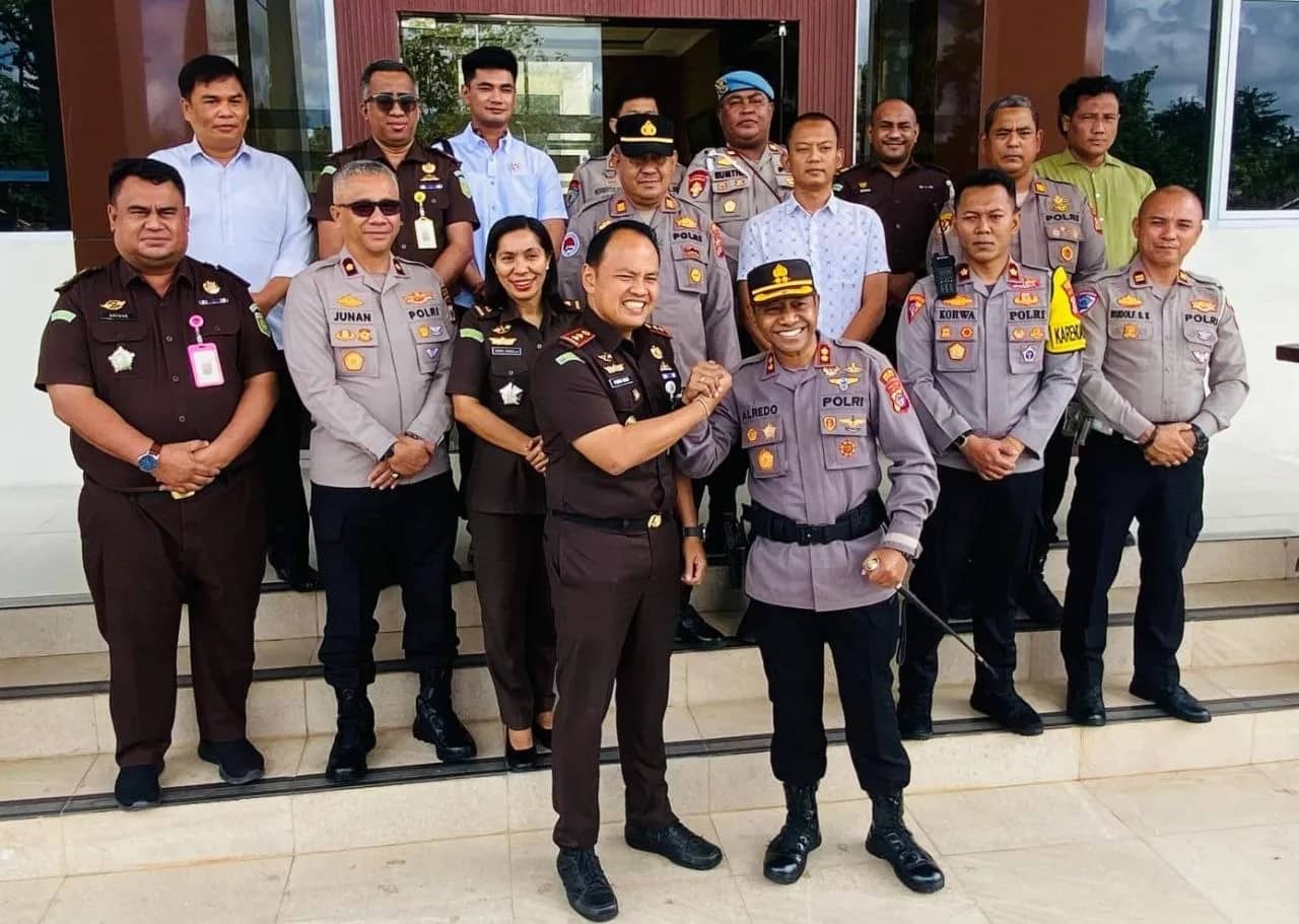 Ilustrasi berita Mimika: Silaturahmi Dengan Kajari Mimika, AKBP Alredo Agustinus Rumbiak Perkuat Sinergi Kepolisian dengan Kejaksaan