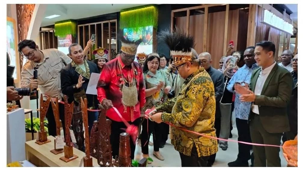 Ilustrasi berita Mimika: Beragam Kiat Dekranasda Pasarkan Produk Unggulan, Teras Mimika di Jakarta Jadi Etalase Karya Papua Tengah