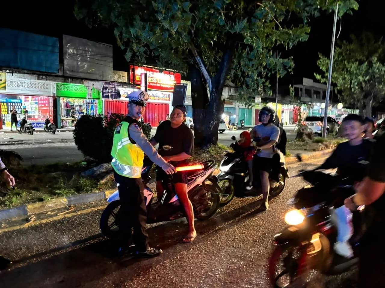 Ilustrasi berita Papua Tengah: Razia Pekat di Nabire, Polisi Sita Sajam, Miras dan 15 Sepeda Motor, 3 Orang Diamankan