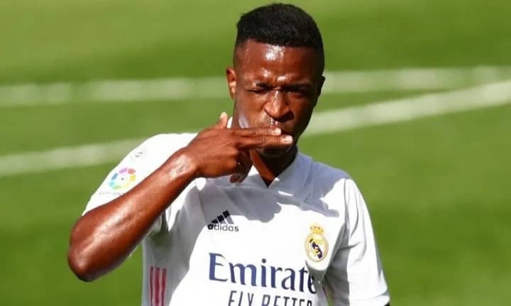 Ilustrasi berita Olahraga: Real Madrid Rebut Puncak Klasemen Liga Spanyol