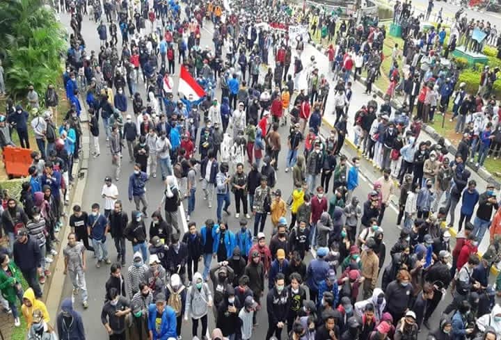 Ilustrasi berita Nasional: Demokrat Minta Kapolri Tindak Tegas Aparat Yang Melakukan Kekerasan di Demo UU Cipta Kerja