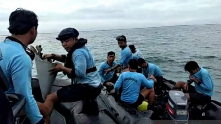 Ilustrasi berita Nasional: Di Kedalaman 23 Meter, Pasukan Katak Temukan Serpihan, Live Vest dan Registrasi Pesawat Sriwijaya Air