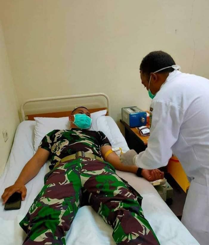 Ilustrasi berita Mimika: Anggota Kipan A Yonif 757/GV Donorkan Darah Untuk Jurnalis Senior Timika