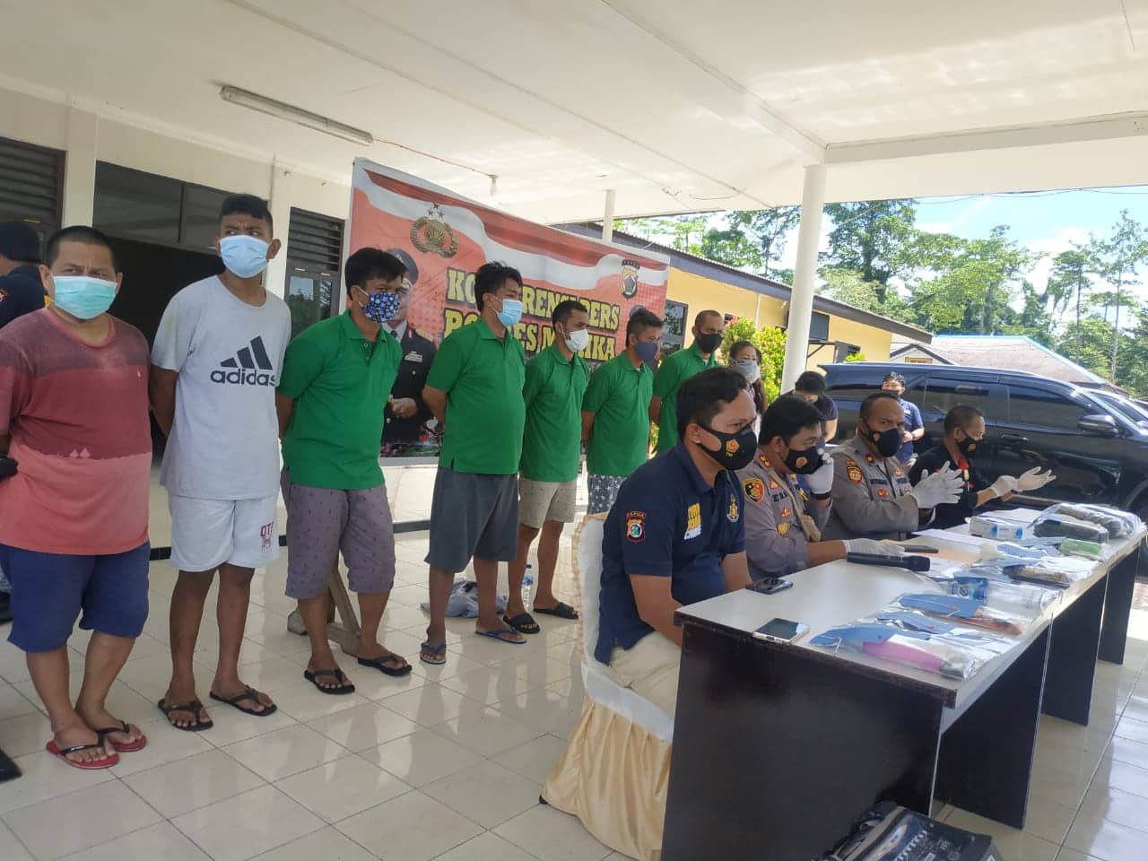 Ilustrasi berita Mimika: Polres Mimika Pamerkan Wajah 11 Pengguna dan Barang Bukti Narkoba, Kapolres: Kita Terus Incar Bandarnya