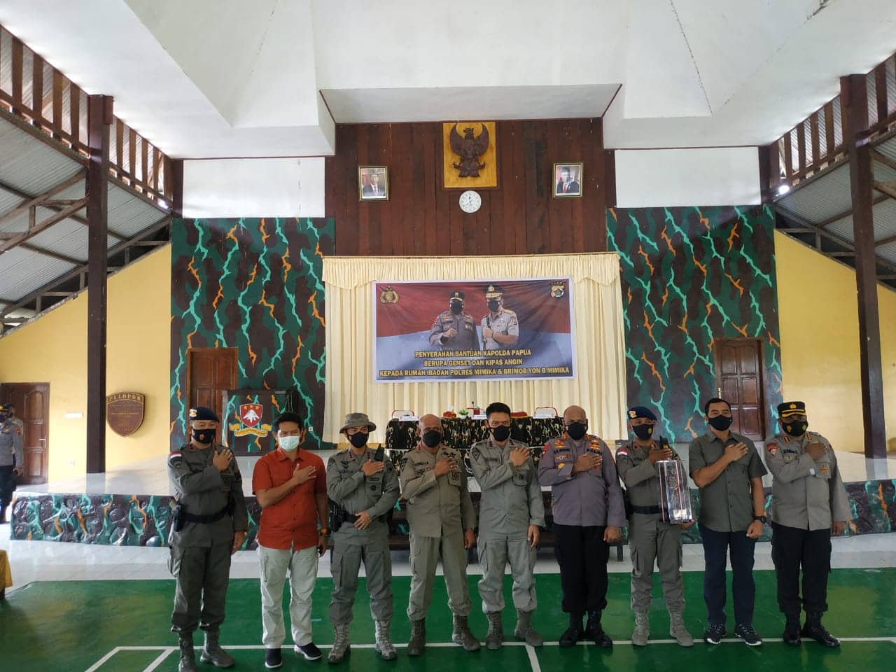 Ilustrasi berita Mimika: Kapolda Papua ke Timika, Berikan Bantuan Genset dan Kipas Angin di Masjid dan Gereja