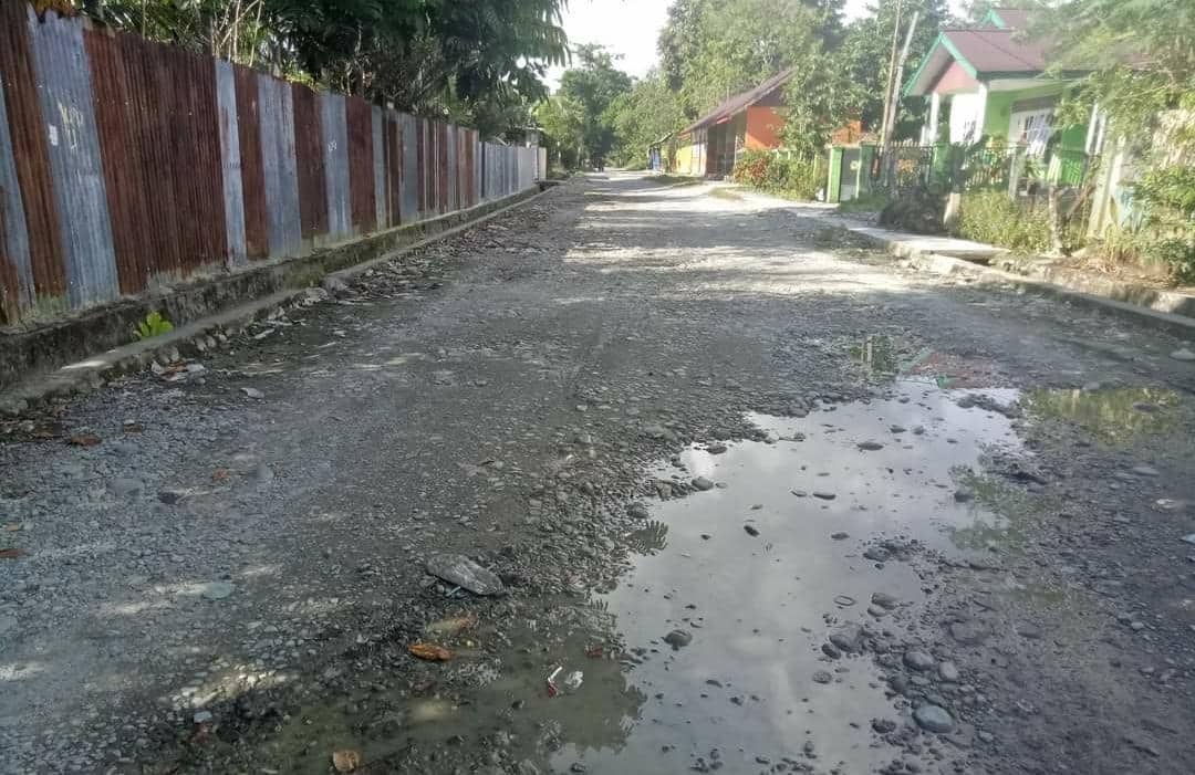 Ilustrasi berita Mimika: Jalan Tembusan Jalur 5 SP II Tidak Diaspal Selama 30 Tahun, Warga Bingung Tanpa RT