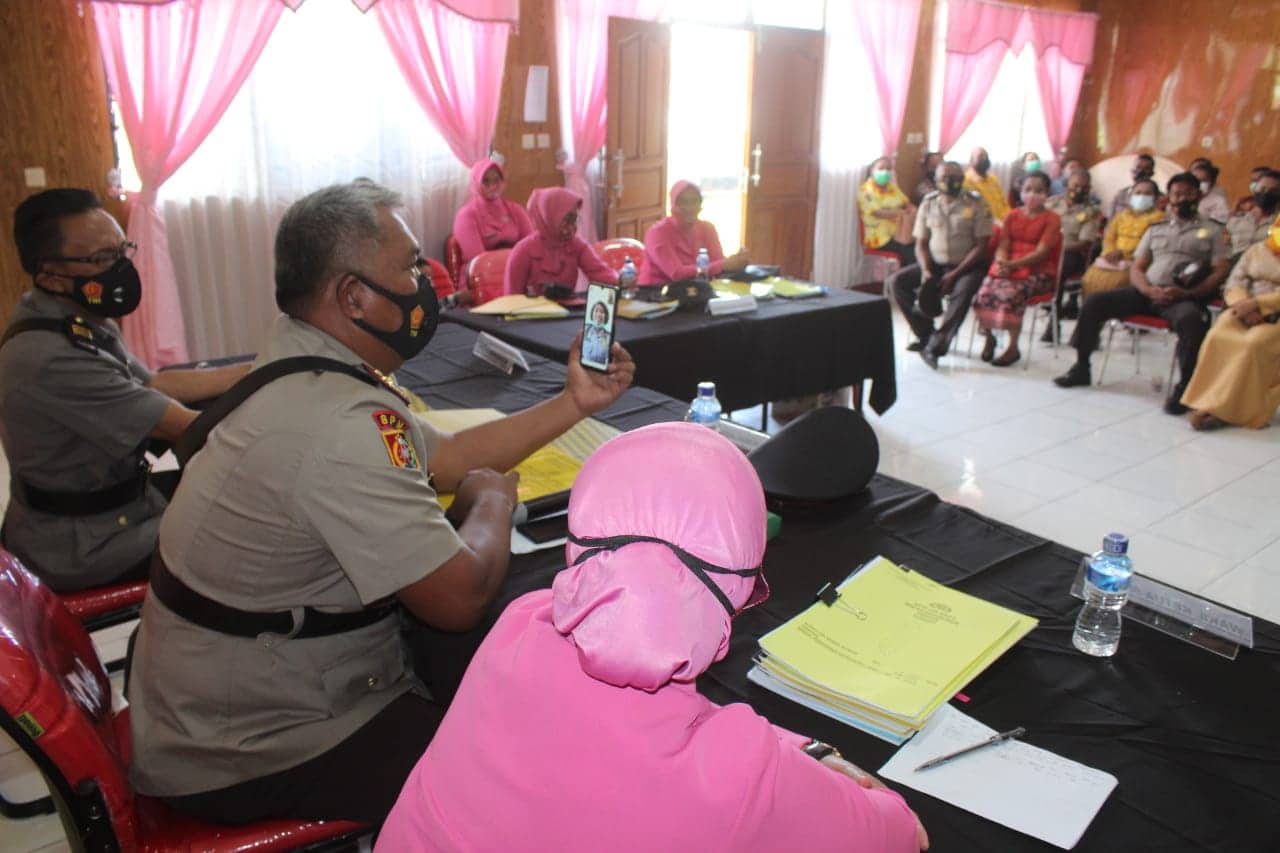 Ilustrasi berita Papua: Wow !!! 15 Pasangan Personel Polres Puncak Jaya Jalani Sidang Nikah Dinas BP4R