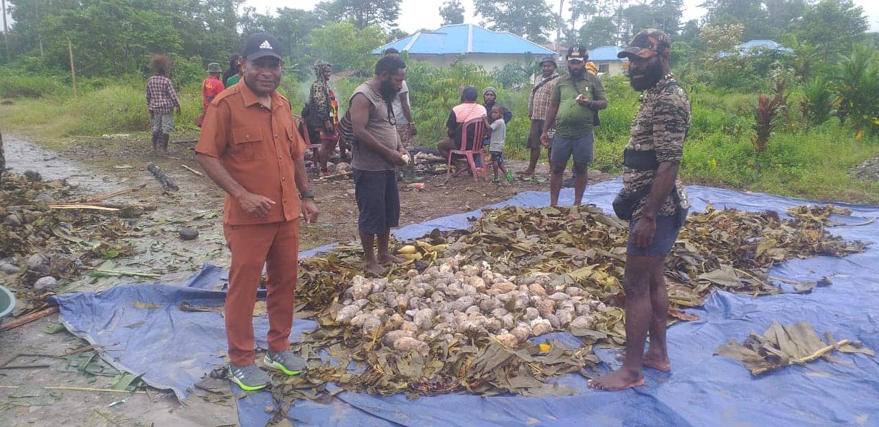 Ilustrasi berita LENSA FOTO: Lensa Foto Acara Syukuran dan Reses Anggota DPRP, Romanus Omaleng SH,MH