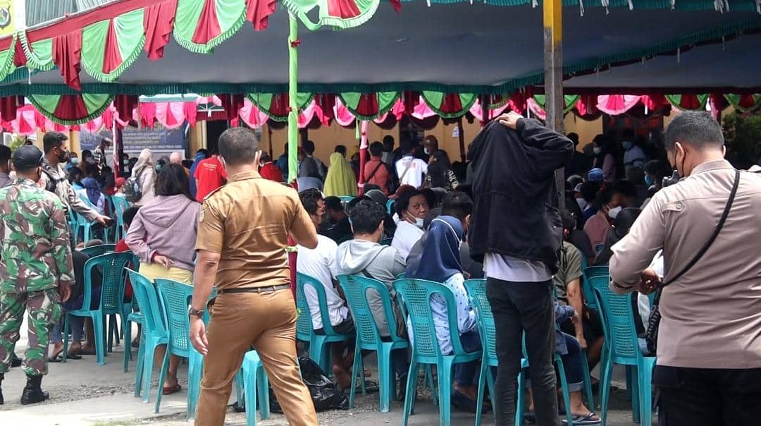 Ilustrasi berita Mimika: Stok Vaksin di Timika Habis, Antusias Masyarakat Membludak, Angka Kesembuhan Turun 86 Persen