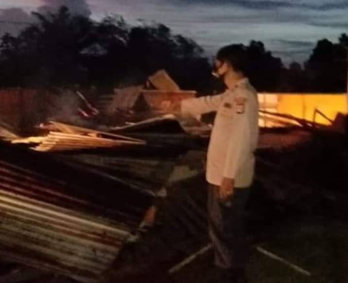 Ilustrasi berita Papua: Kosleting Listrik, Balai kampung Kafiamke Musnah Dilahap Sijago Merah
