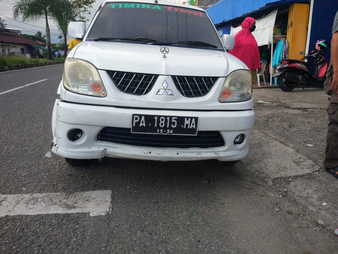 Ilustrasi berita Mimika: Motor Bodong yang Dikendarai Pemabuk Hantam Ojek dan Mobil Travel, Tikungan Jalan Ahmad Yani Macet