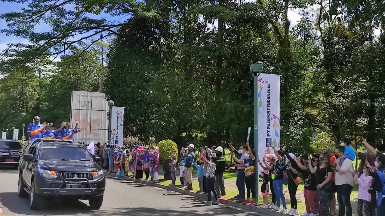 Ilustrasi berita GEBYAR PON PAPUA: Warga Kuala Kencana Antusias Sambut Kirab Api PON