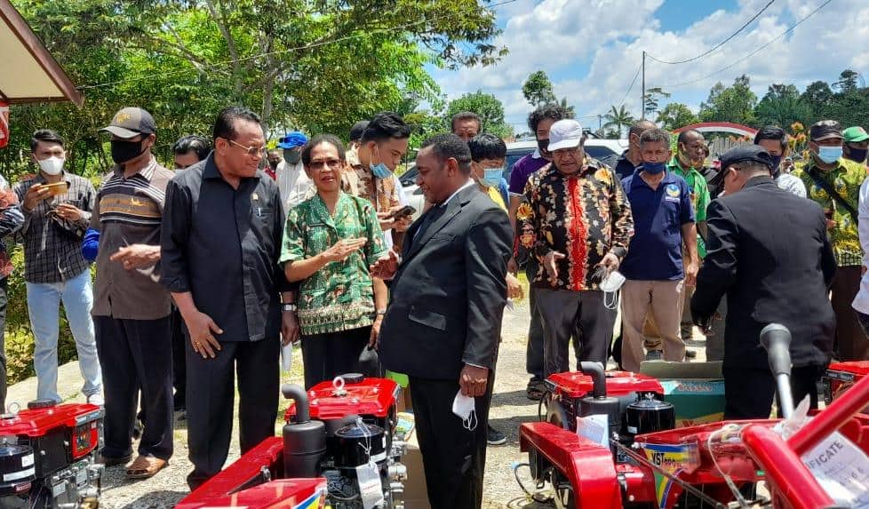 Ilustrasi berita Papua: Komisi IV DPR RI Serahkan Sejumlah Alsintan kepada Kelompok Tani Boven Digoel