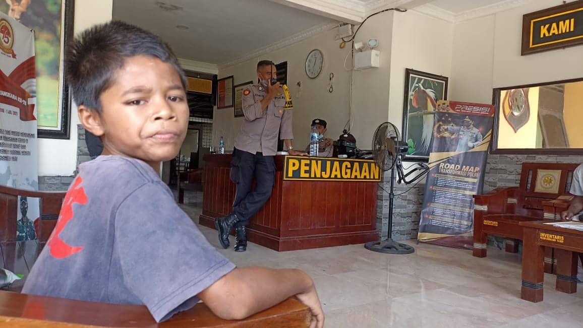 Ilustrasi berita Mimika: Sengsara Sering Dianiaya Ibu Tiri Pakai Balok, Bocah 12 Tahun di Timika Ini Berlindung di Kantor Polisi