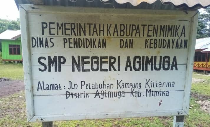 Ilustrasi berita Mimika: Satgas TNI perbaiki kantor distrik di pedalaman Mimika Papua