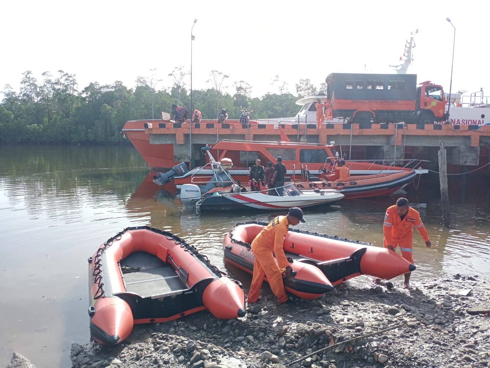 Ilustrasi berita Mimika: Kabar Terkini !!! Tujuh Penumpang Speedboat Terdampar di Puriri, Begini Kondisi dan Identitas Mereka