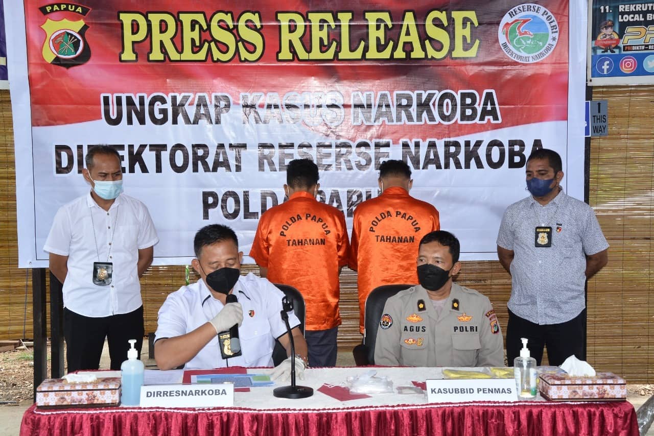Ilustrasi berita Mimika: Ngeri ! Tangkap 2 Pengedar Narkoba di Mimika, Polisi Amankan 262,09 Gram Sabu-Sabu, Ada 19 Pohon Ganja di Keerom