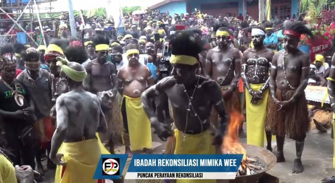 Ilustrasi berita Mimika: Yang Unik dari Acara Rekonsiliasi Mimika Wee, Ternyata ini Alasan Kenapa Ribuan Warga Ikat Kain Kuning di Kepala…