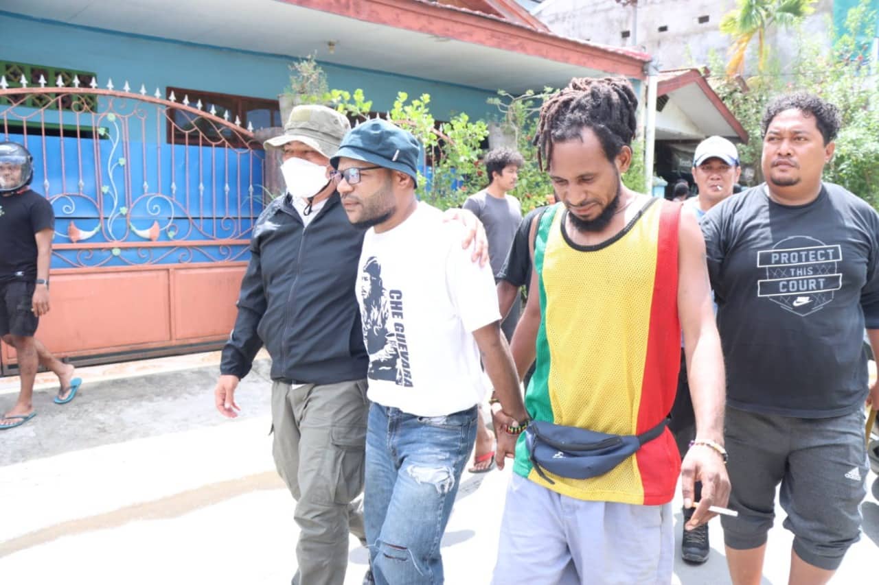 Ilustrasi berita Papua: Demo Tolak DOB di Jayapura Rusuh, Tim Gabungan Polda Papua Tangkap Juru Bicara PRP dan 6 Orang Rekannya