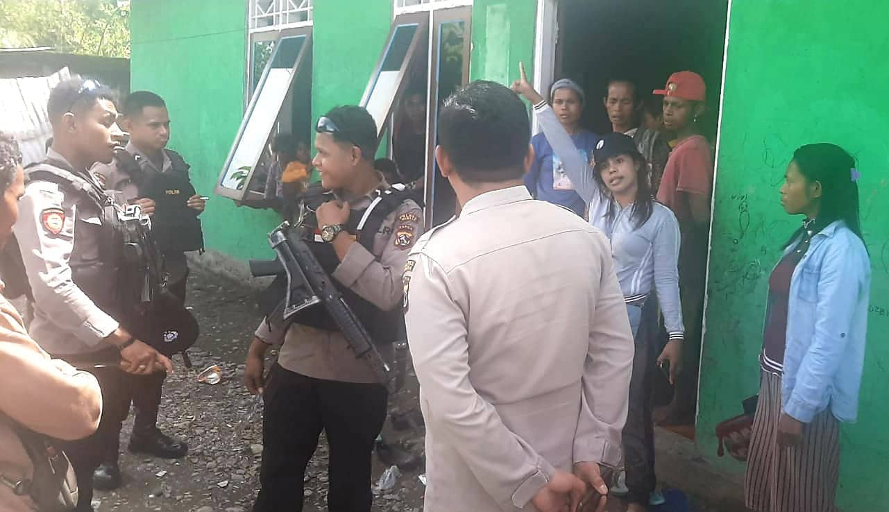 Ilustrasi berita Mimika: Terbakar Api Cemburu, Ibu Rumah Tangga Dibantu Dua Anaknya Aniaya Gadis Muda di Pattimura Ujung