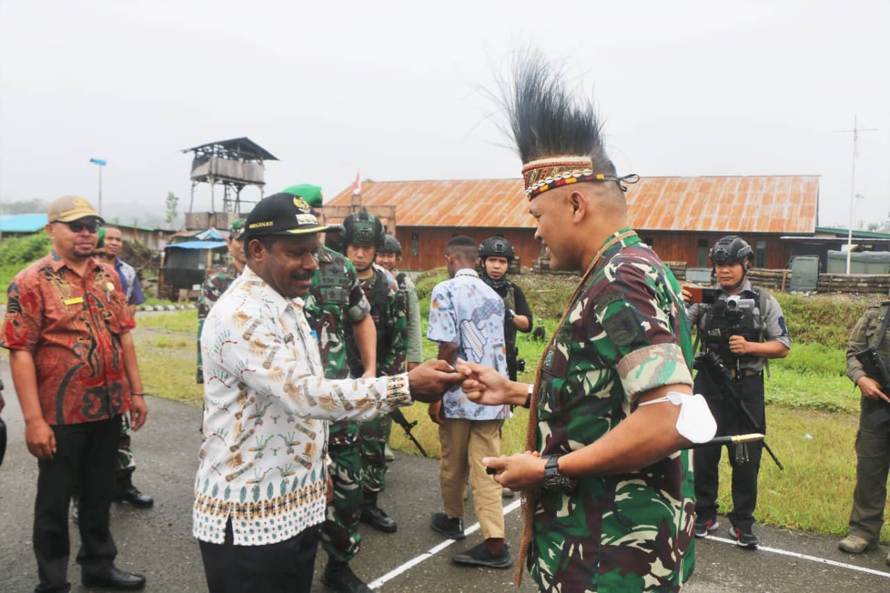 Ilustrasi berita Papua: Danrem Kunjungi Kenyam Ajak KKB Tak Ganggu Bandara, Bupati Minta Kodim Nduga Diresmikan