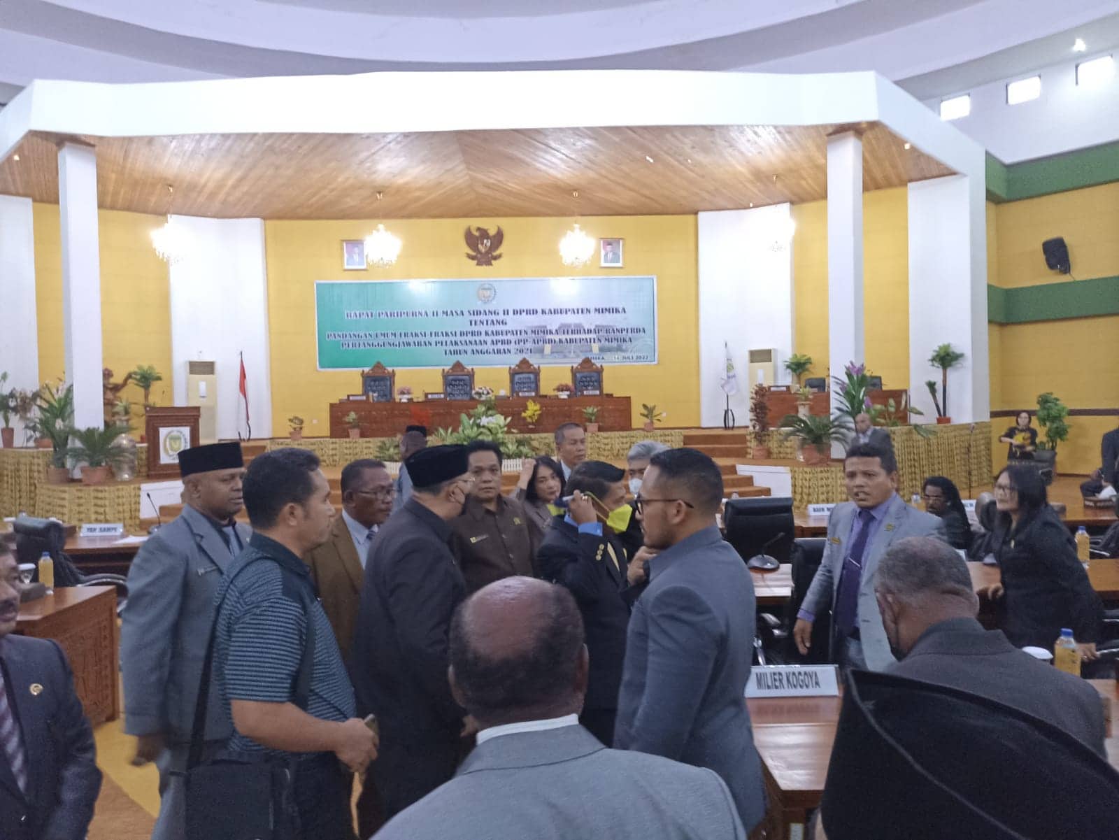 Ilustrasi berita Mimika: Sidang Paripurna LKPJ Mimika Diskors Gara-gara Amanat Bupati Dibacakan Plt Sekda, DPRD : Kenapa Bukan Wakil Bupati ?