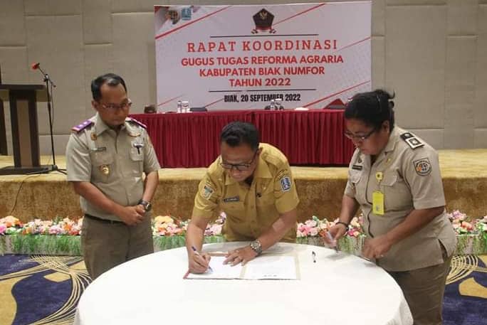 Ilustrasi berita Papua: Reformasi Bidang Agraria, Bupati Ario : Jangan Lagi Ada Sertifikat Tanah Ganda