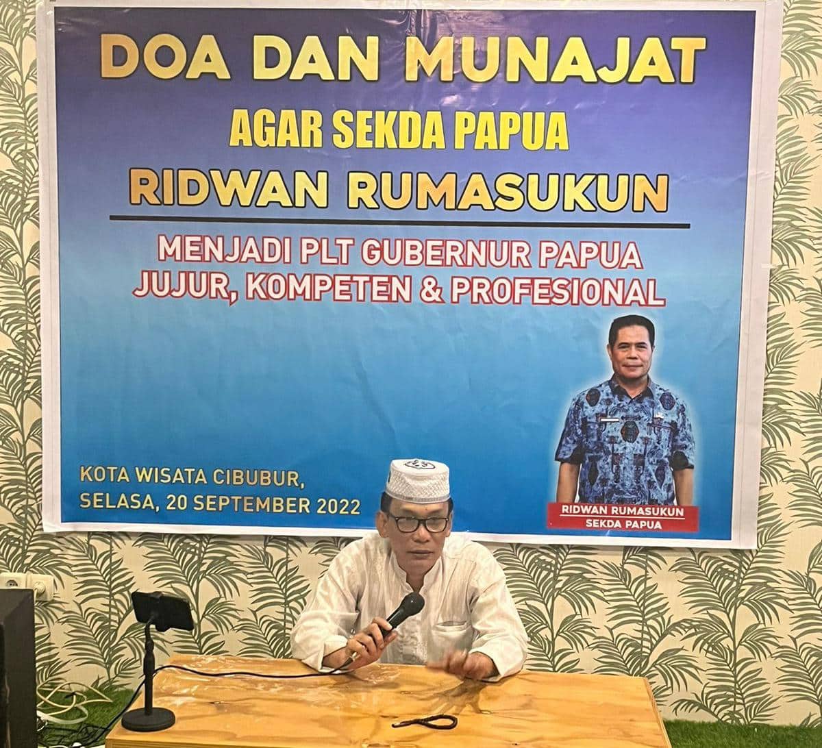 Ilustrasi berita Papua: Beredar Foto Hoax, Doa dan Munajat Sekda Ridwan Rumasukun Gantikan Gubernur Lukas Enembe