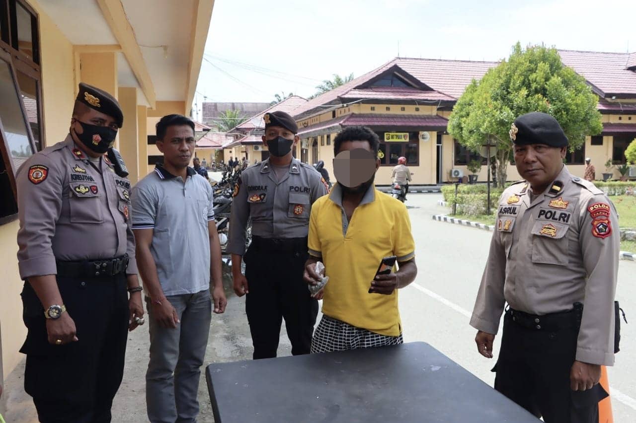 Ilustrasi berita Papua: Bawa Ganja Seorang Pria Diamankan Tim Patmor Polres Jayapura