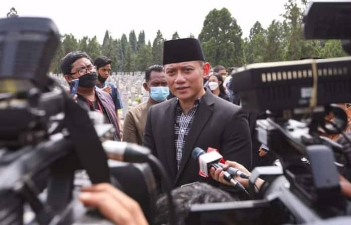 Ilustrasi berita Papua: Copot Lukas Enembe dari Ketua DPD Partai Demokrat Papua, AHY Tunjuk Wilem Wandik Sebagai Pengganti