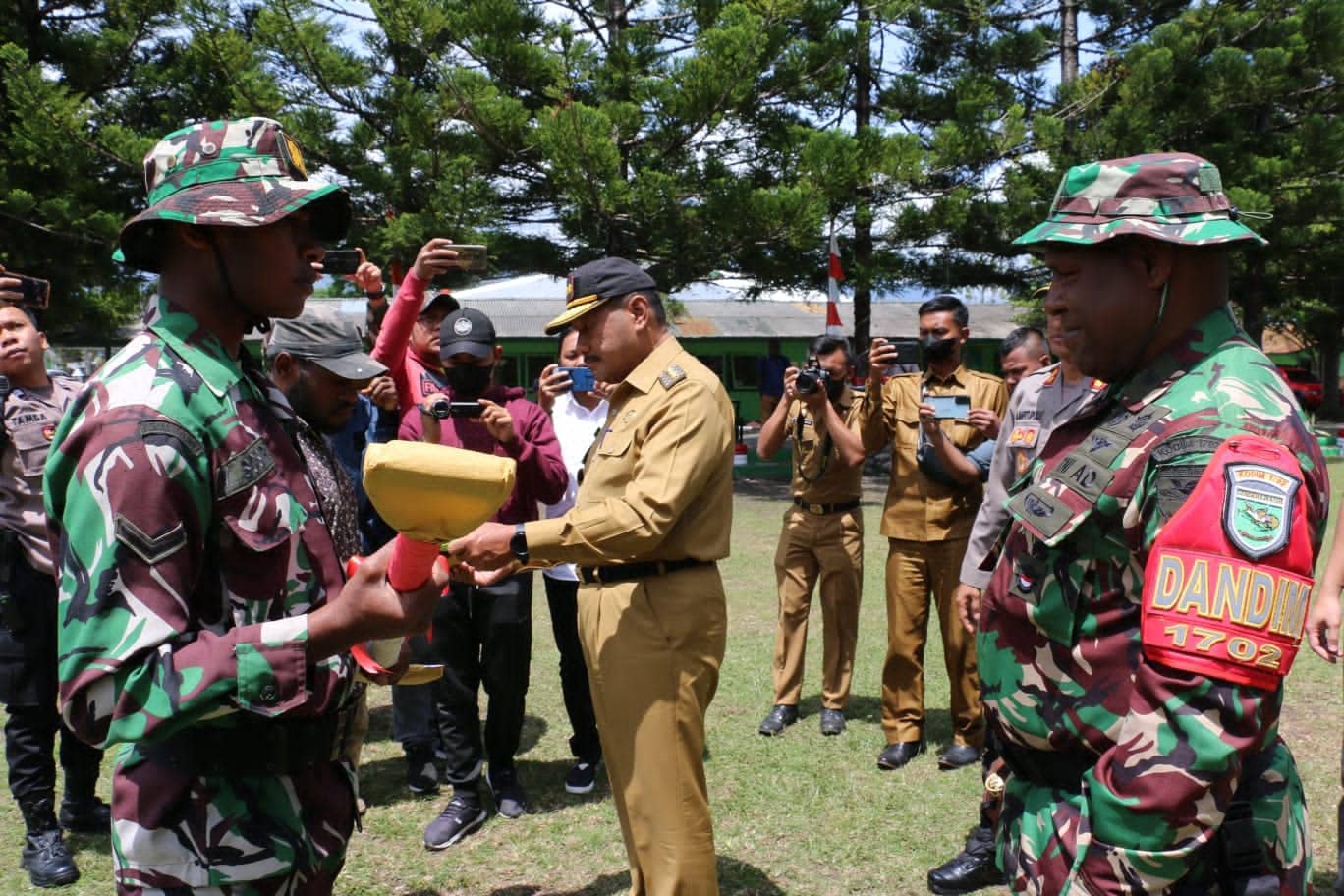 Ilustrasi berita Papua: 150 Personil Kodim 1702/JWY Ikuti TMMD Ke-115 di Distrik Tailarek, Target Bangun Dua Unit Rumah Warga dan Satu Gudang Desa
