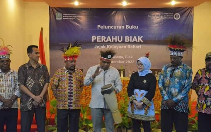 Ilustrasi berita Papua: Dinas Pariwisata Kabupaten Biak Numfor dan FSRD ITB Luncurkan Buku Perahu Biak