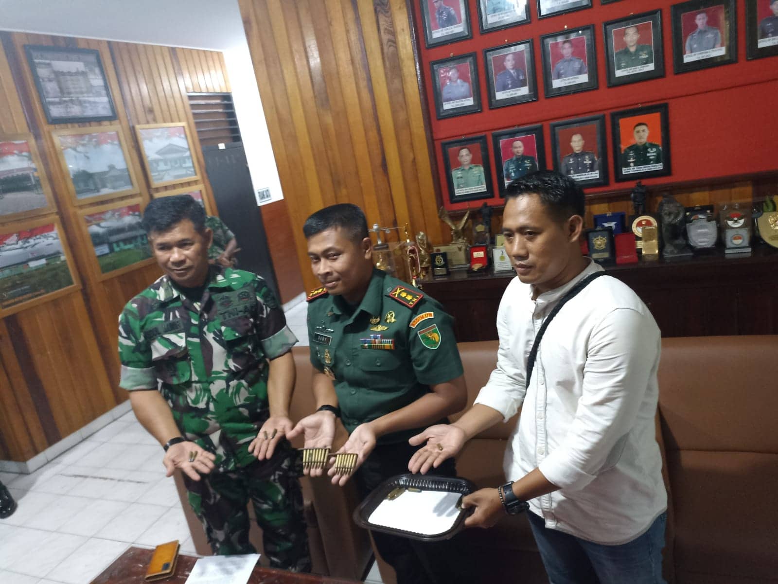 Ilustrasi berita Mimika: Tadi Malam, Warga Serahkan 26 Butir Amunisi Aktif kepada Kodim Mimika, Diduga Milik Kelompok KKB