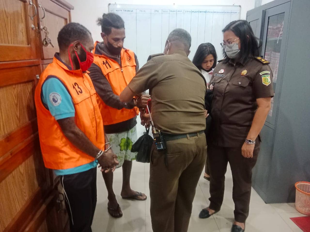 Ilustrasi berita Papua: Tersangka Pemilik Senjata Api Rakitan dan 615 Amunisi di Yalimo Diserahkan ke Jaksa