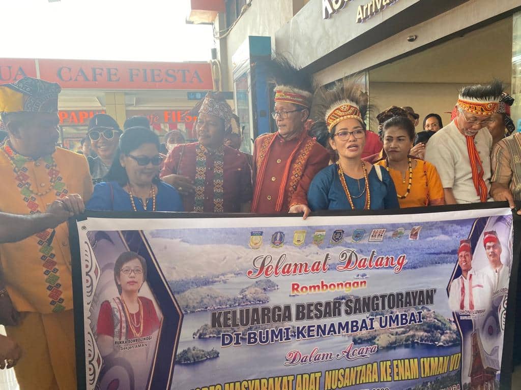 Ilustrasi berita Papua: 33 Peserta KMAN-VI Asal Toraja Tiba di Jayapura, Disambut Musik Bambu