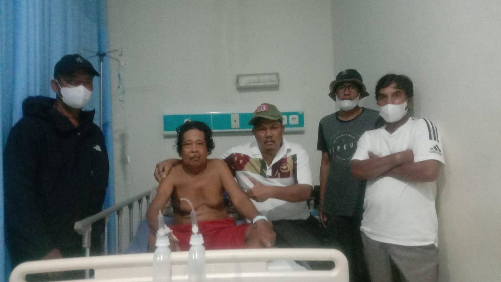 Ilustrasi berita Mimika: Ketua Kerukunan Bone Mimika Bersama Pengurus Cek Kondisi "Pak Daeng" di RSUD, Buka Rekening Gotong Royong