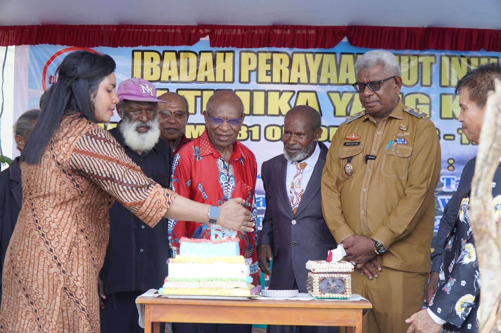 Ilustrasi berita Mimika: Sampaikan Apresiasi Untuk Para Pendeta, Plt Bupati John Rettob : Warga Nduga Mimika Hidup Dalam Ajaran Kristus
