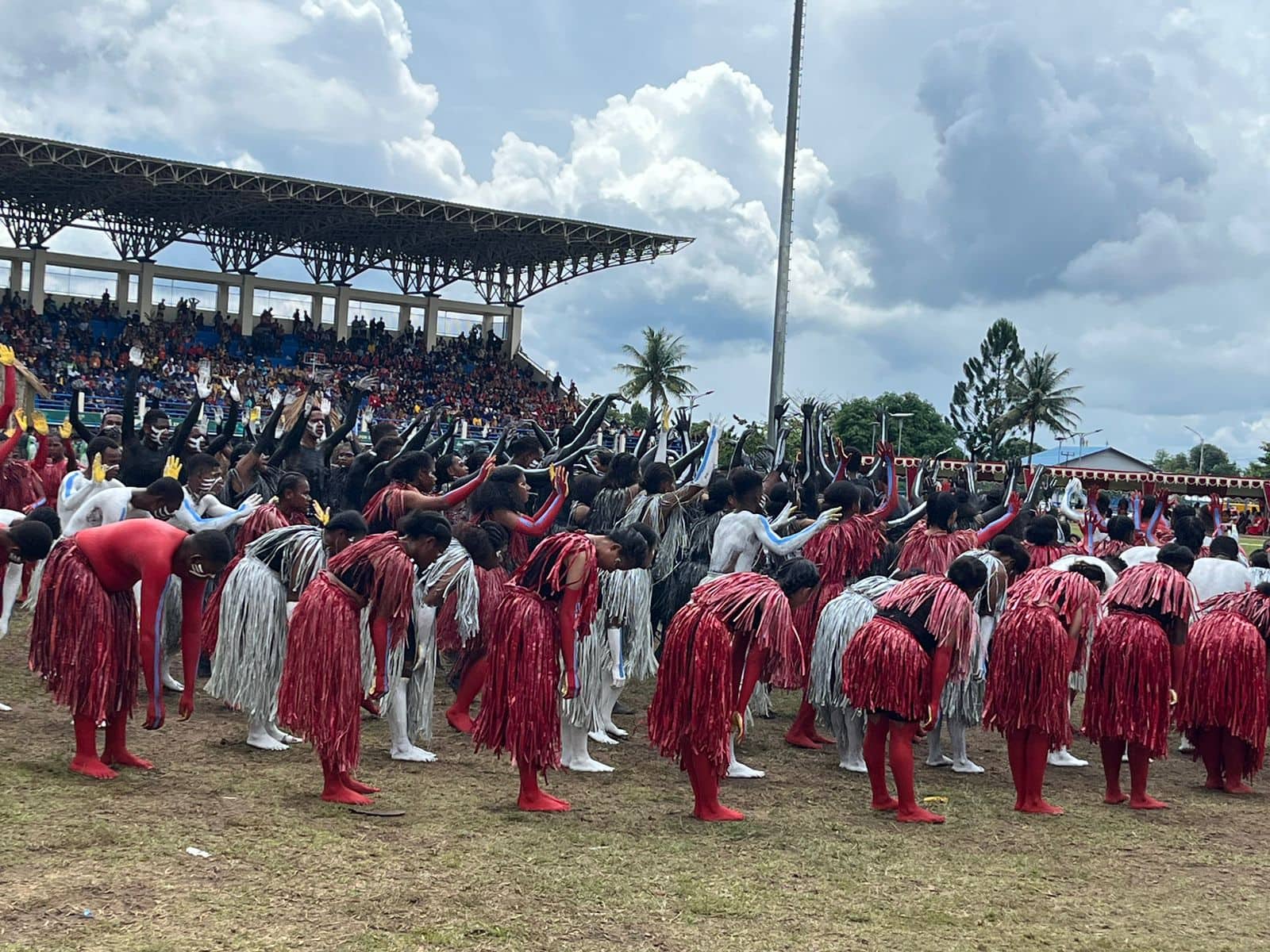 Ilustrasi berita Papua: 250 Penari Kolosal Jayapura Meriahkan Pembukaan KMAN ke VI di Stadion Barnabas Youwe
