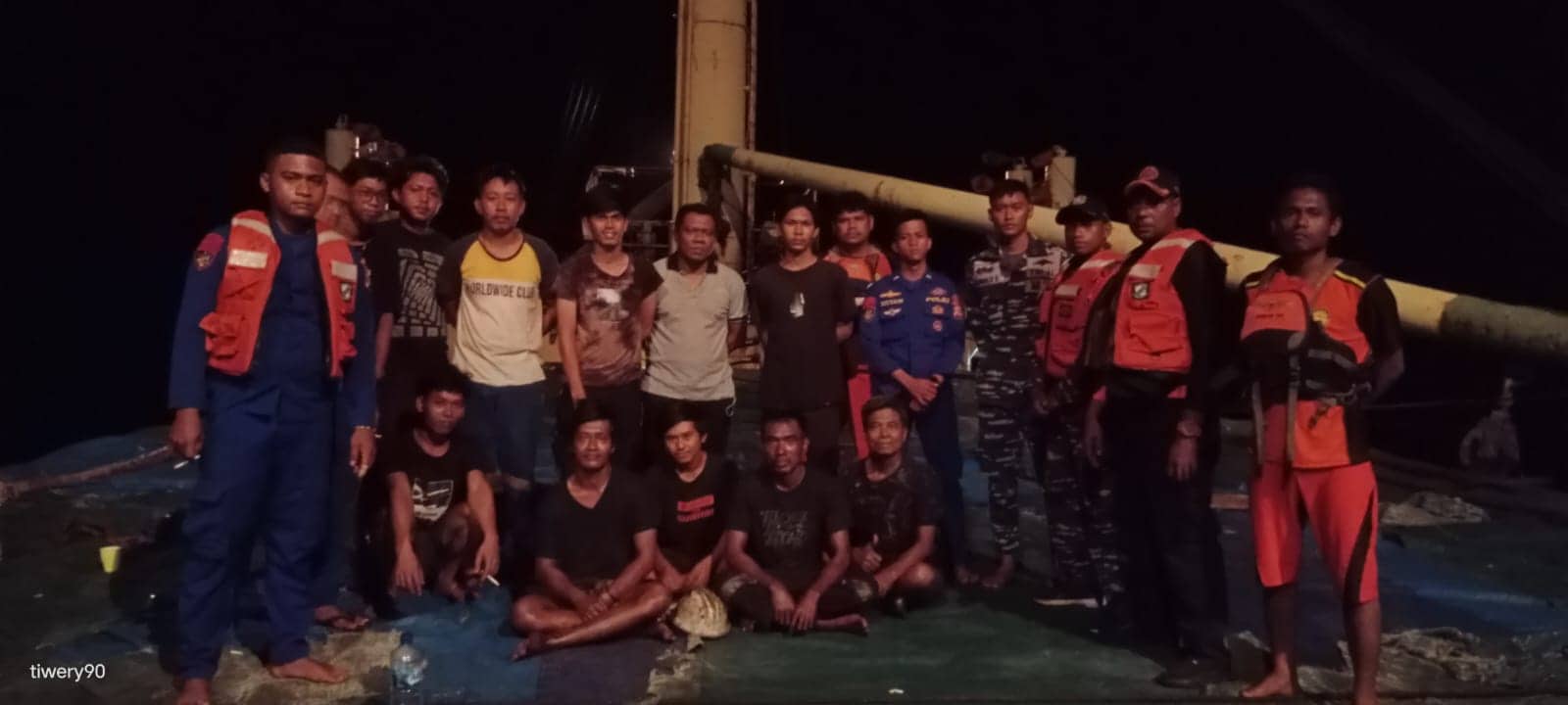 Ilustrasi berita Nasional: Tim Sar Gabungan Berhasil Temukan KM. Mutia Ladjoni 7 yang Hilang Kontak, Begini Kondisi Para Crew